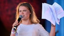 Greta Thunberg surprised on stage: 