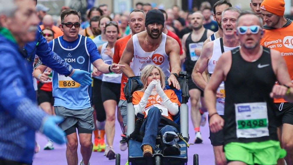 Colin Farrell läuft Dublin-Marathon mit kranker Freundin