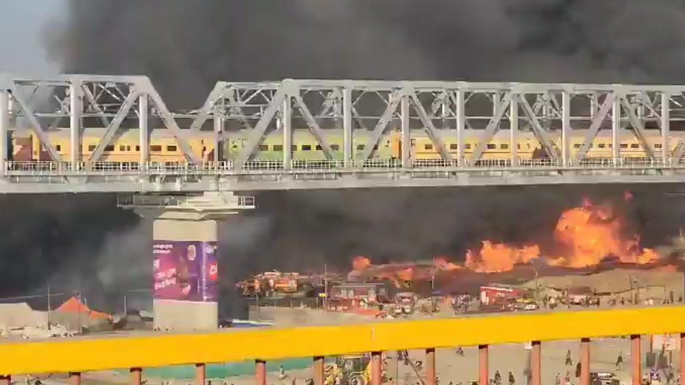 Feuer bei Festival: Flammen zerstören Zeltstadt