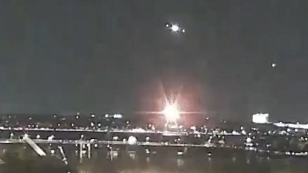 Flugzeug kollidiert mit Helikopter im Himmel über Washington