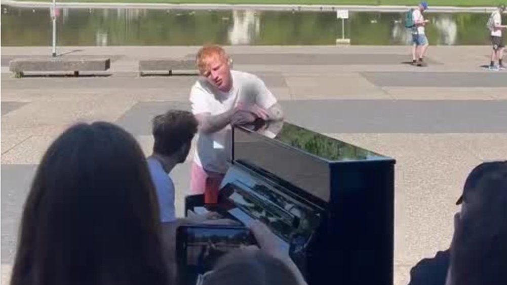Überraschung! Ed Sheeran gibt Spontankonzert mitten in Stuttgart