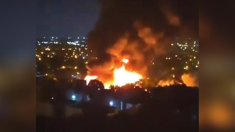 Video: Explosion in Parfümfabrik: Giftige Dämpfe treten aus