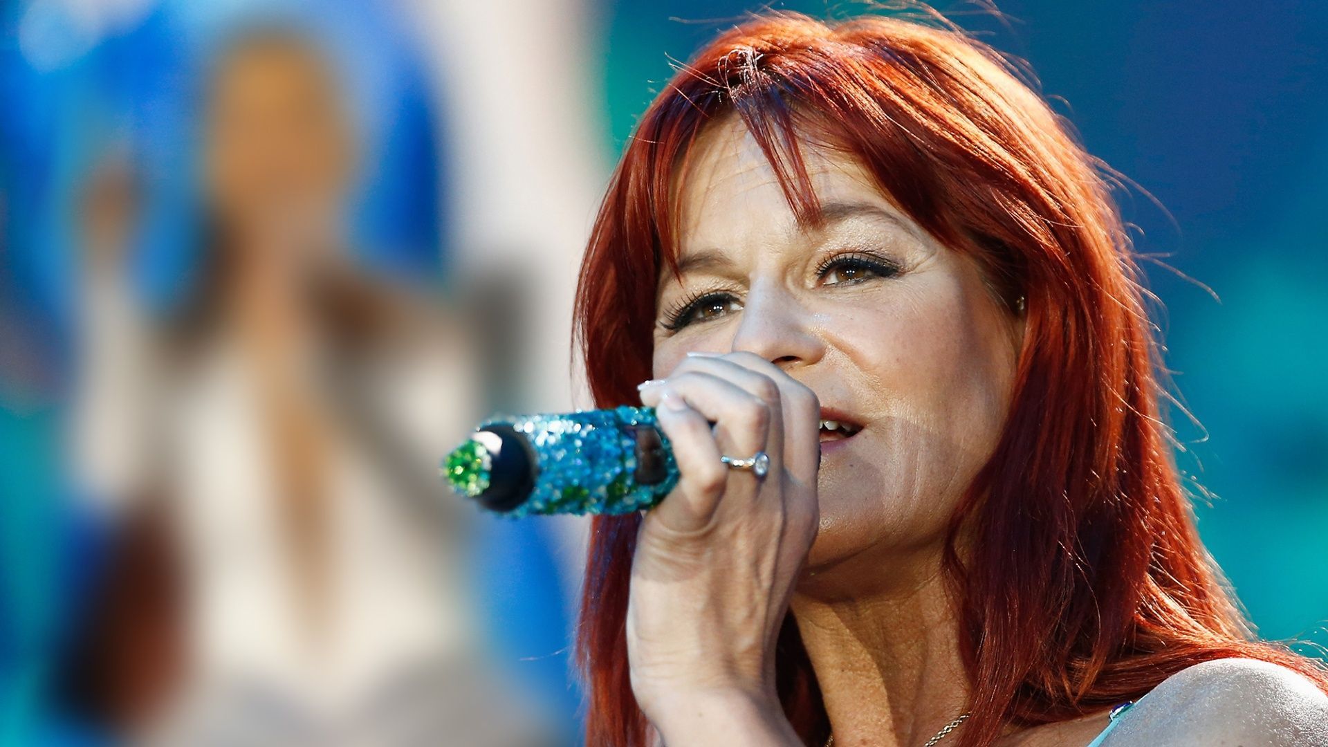 Andrea Berg - Sexy Astronautin! Mit Ausschnitt bis zum Bauchnabel