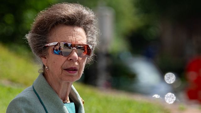 Bei Treffen mit Prinzessin Claire setzt Anne auf ihr Lieblings-Accessoire