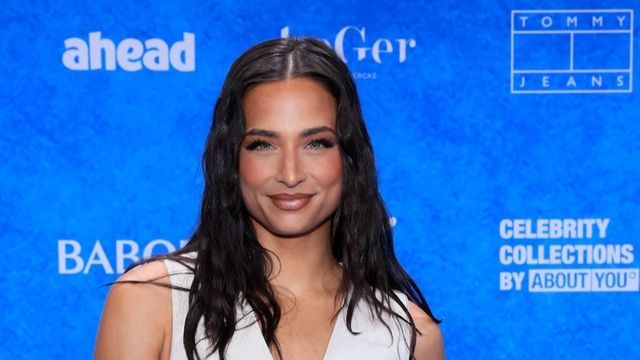 Video: Amira Aly hat ihren Weihnachtsbaum schon aufgestellt – und er ist riesig