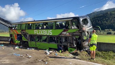 Unfall mit Bus aus Berlin in Österreich – Eine Tote und 20 Verletzte