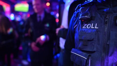 650 Polizisten bei Razzia gegen Türsteher-Szene