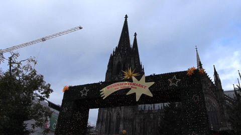 Polizei und Glühweinduft: Kölner Weihnachtsmarkt startet mit verschärften Sicherheitsmaßnahmen