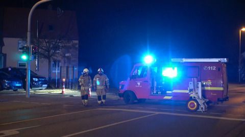 Bayern: Auto erfasst drei Menschen · Rettungshubschrauber im Einsatz