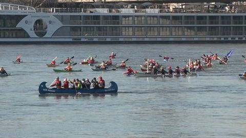 «Bunt statt braun» - Bootsdemo auf dem Rhein