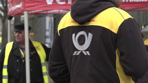 Tarifeinigung: Mehr Geld für Briefträger und Paketboten