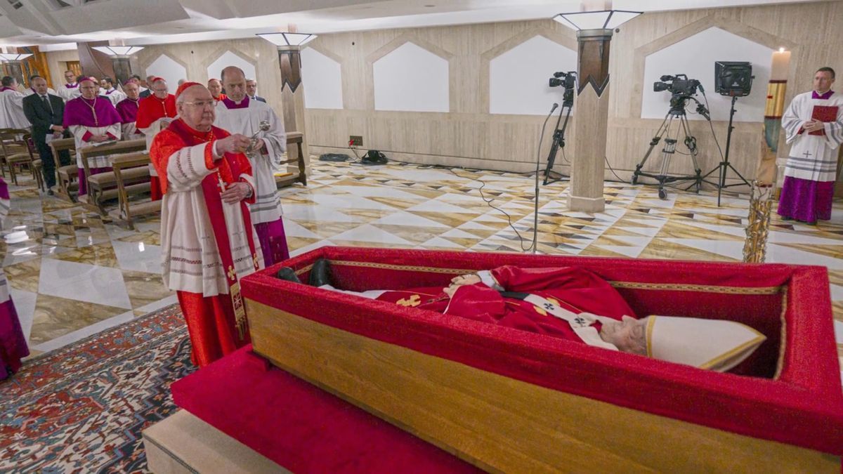 Aufbahrung in Petersdom: Gläubige nehmen Abschied vom Papst