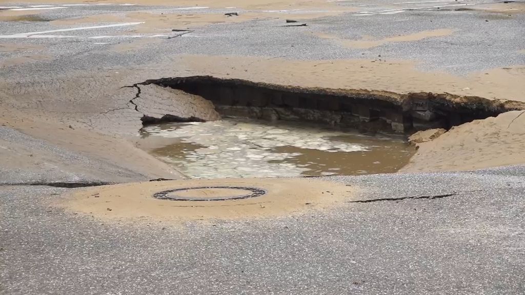 Video: Großer Wasserrohrbruch in Hamburg-Eimsbüttel - Hauptleitung kaputt