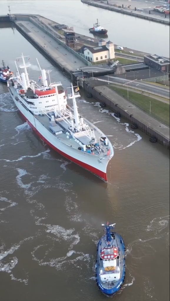 Video: Werft statt Museumsfahrt: «Cap San Diego» verlässt Hamburg