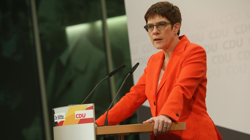 AKK: SPD und Grüne sollen Kandidaten in Thüringen aufstellen