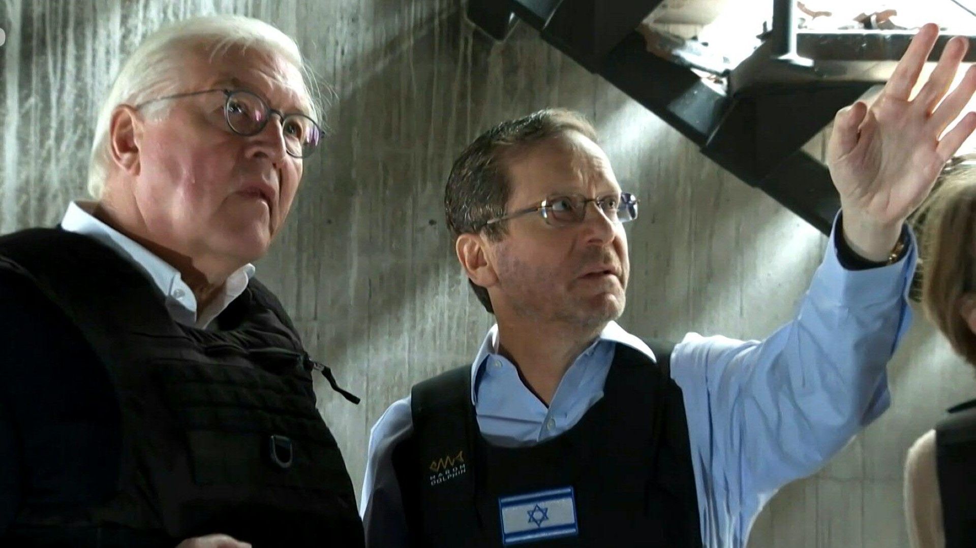 Steinmeier zeigt sich bei Besuch von zerstörtem Kibbuz bewegt