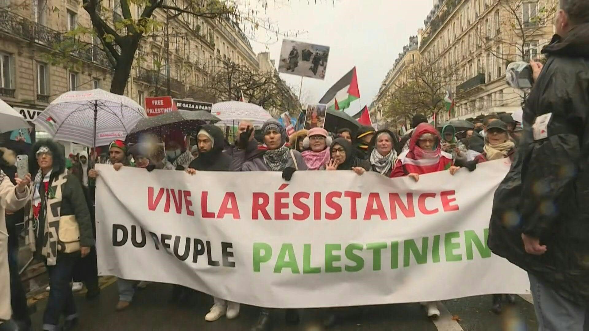 Demonstration in support of the Palestinians people kicks off in Paris