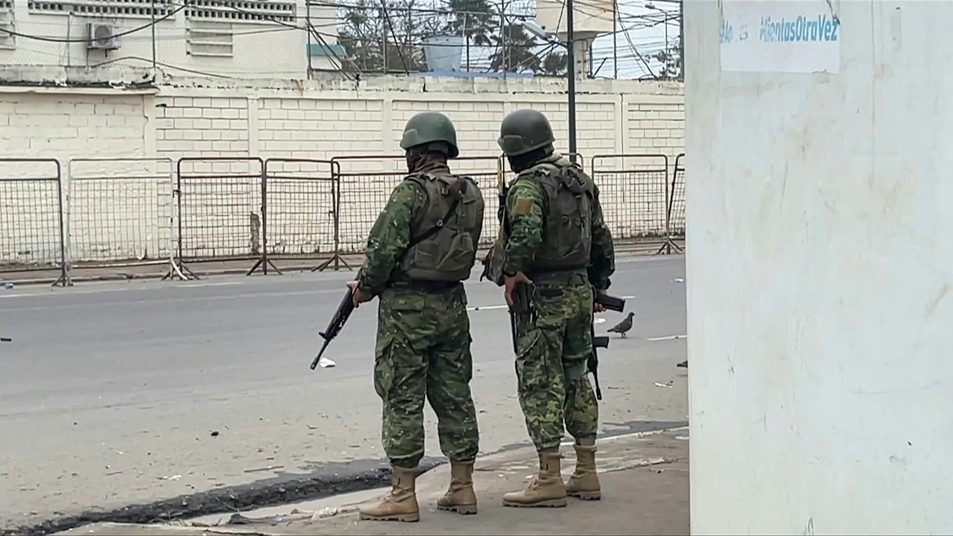 Ecuador's armed forces deployed outside Machala prison
