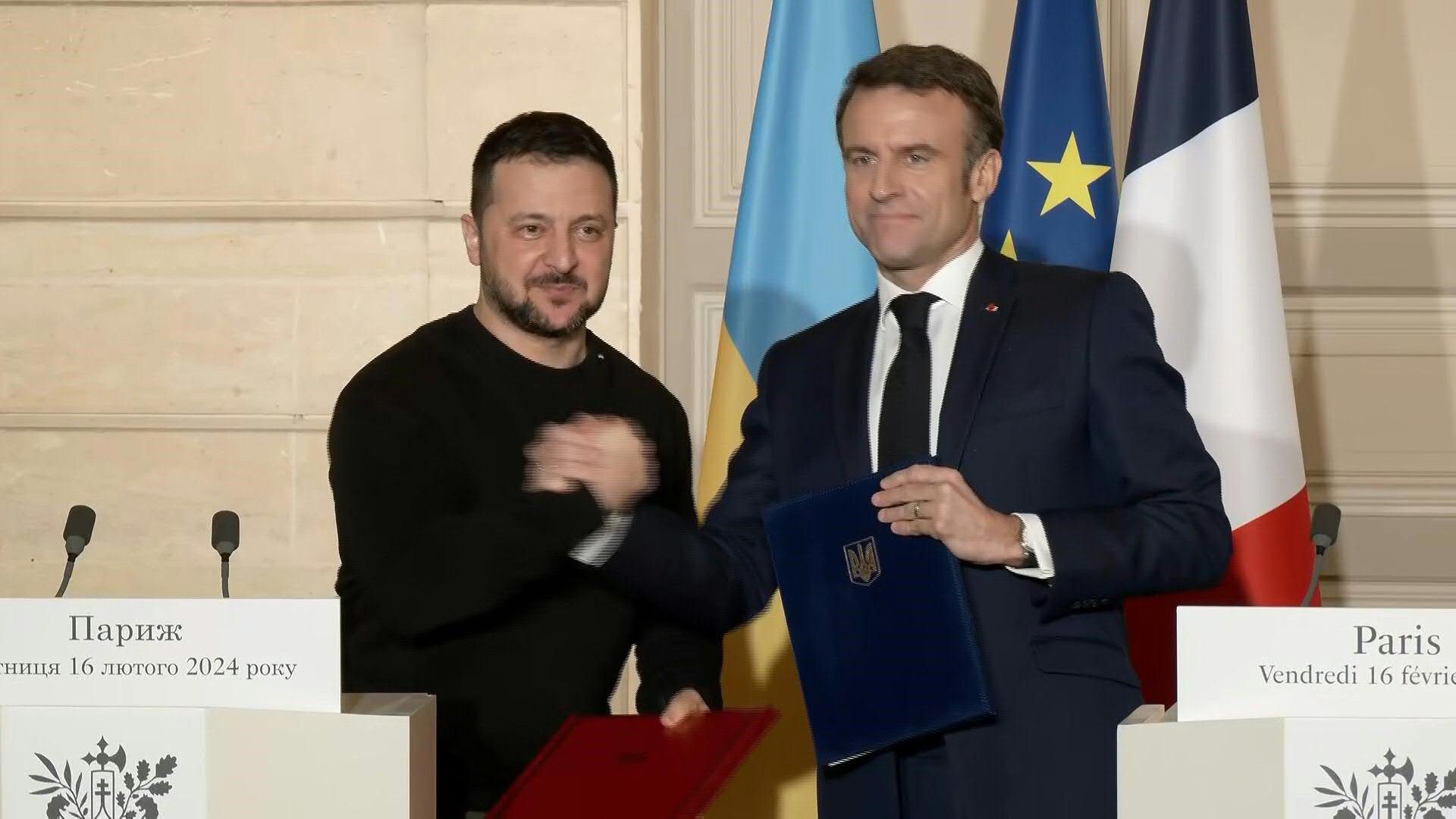 Macron and Zelensky sign Franco-Ukrainian security agreement