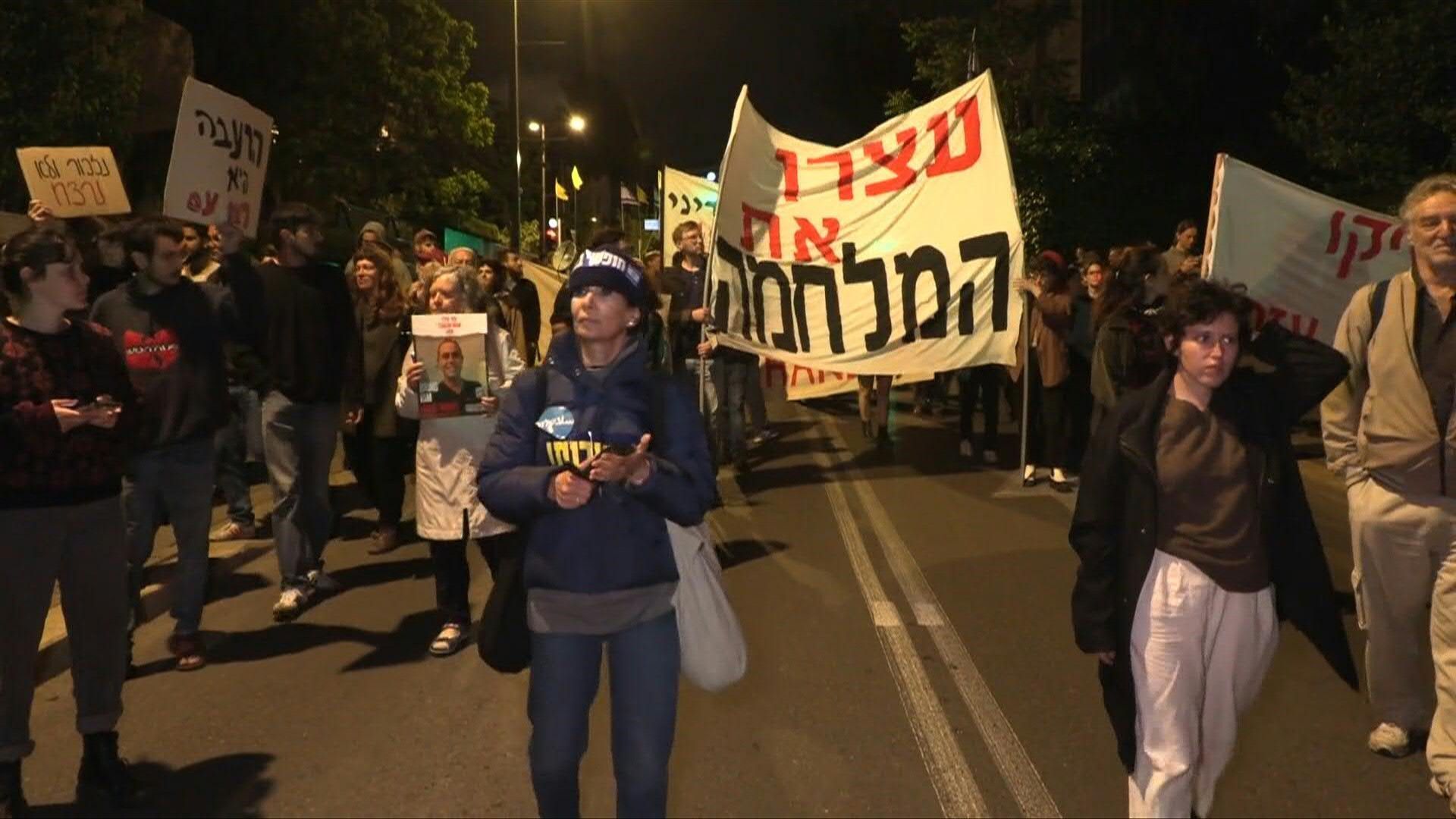 Israelis protest outside Netanyahu's residence to demand hostage deal