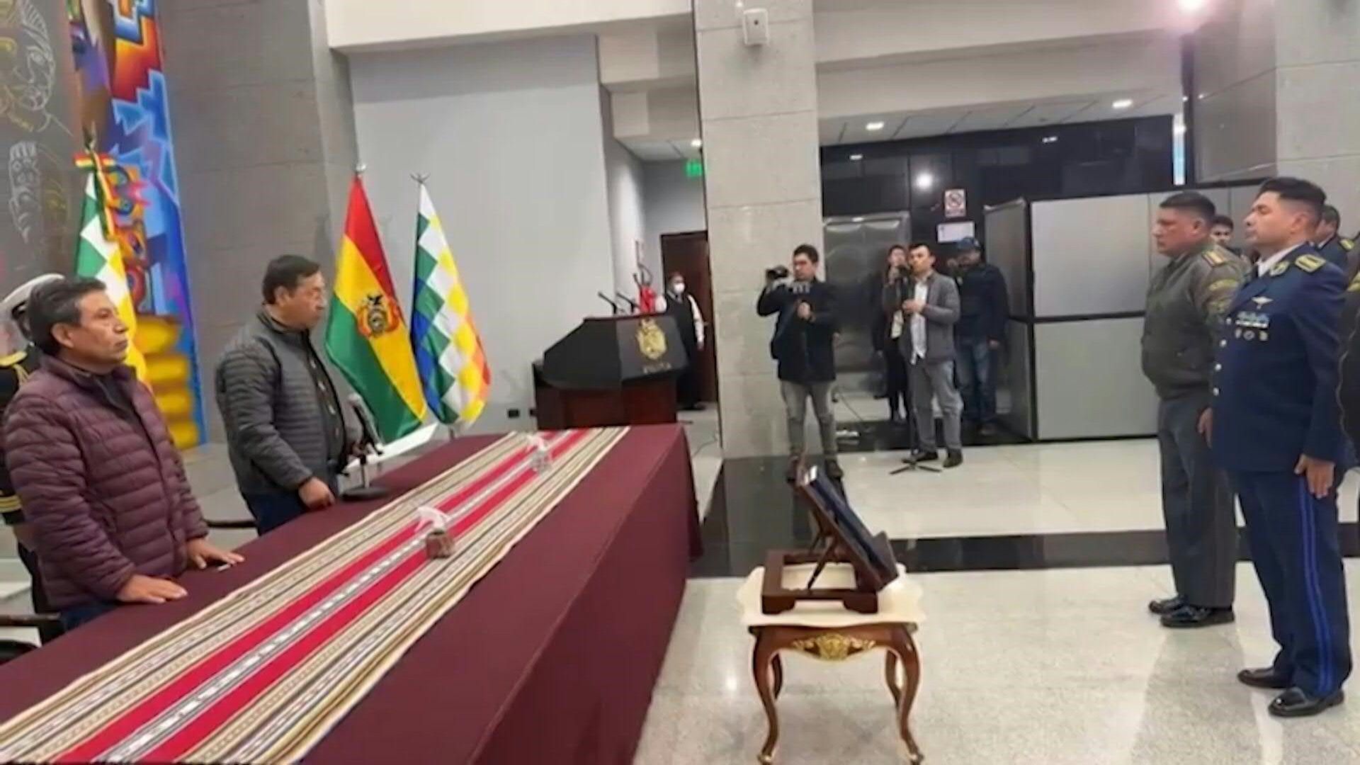 Boliviens Präsident ernennt neue Militärkommandeure