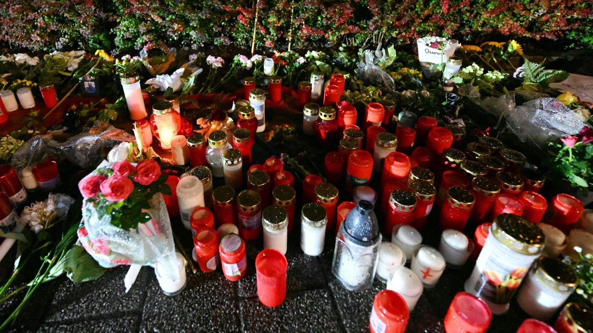 Messerattacke in Solingen: Mutmaßlicher Angreifer stellt sich - Video