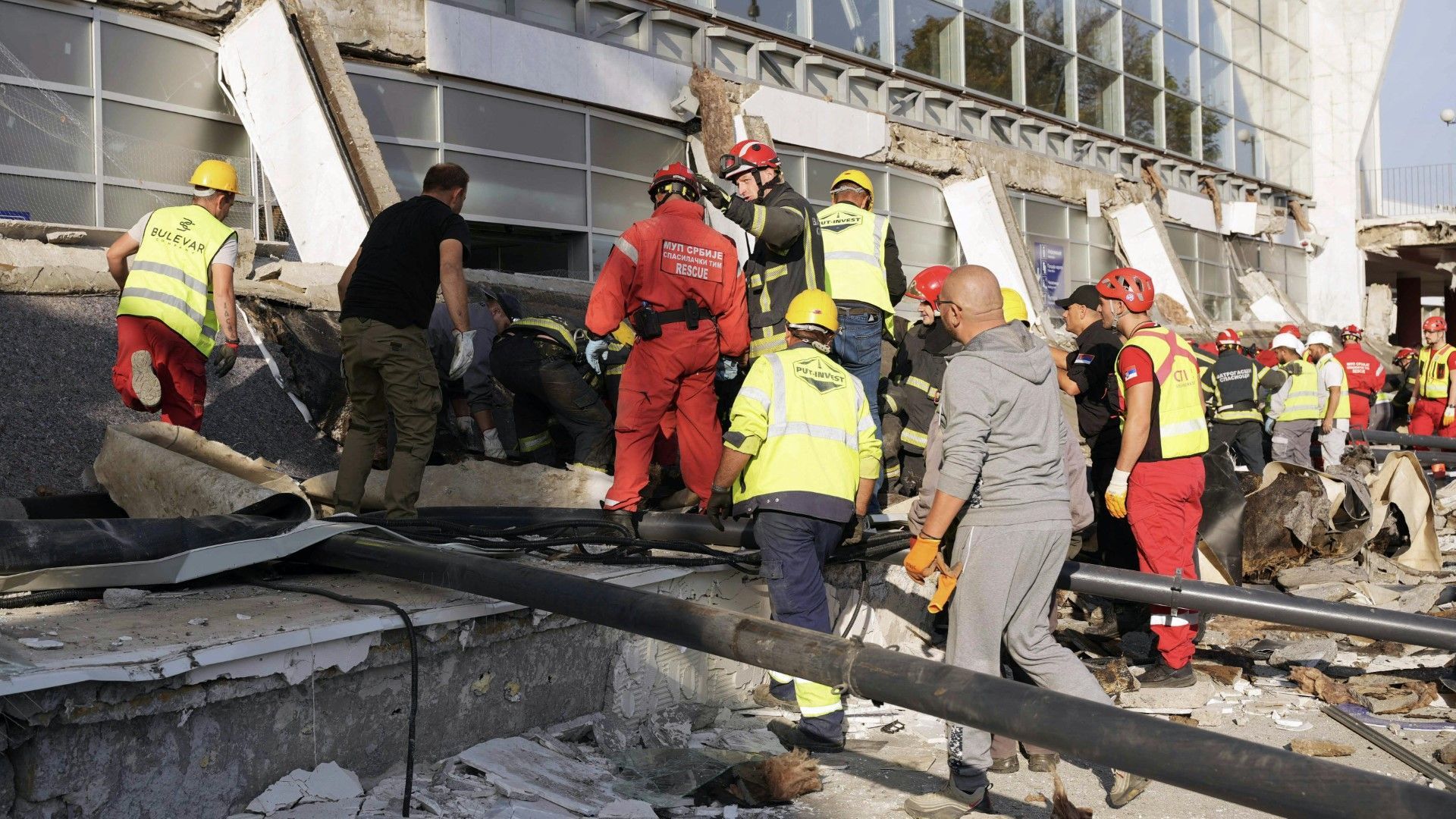 Bahnhof-Einsturz in Serbien: Präsident kündigt harte Bestrafung an