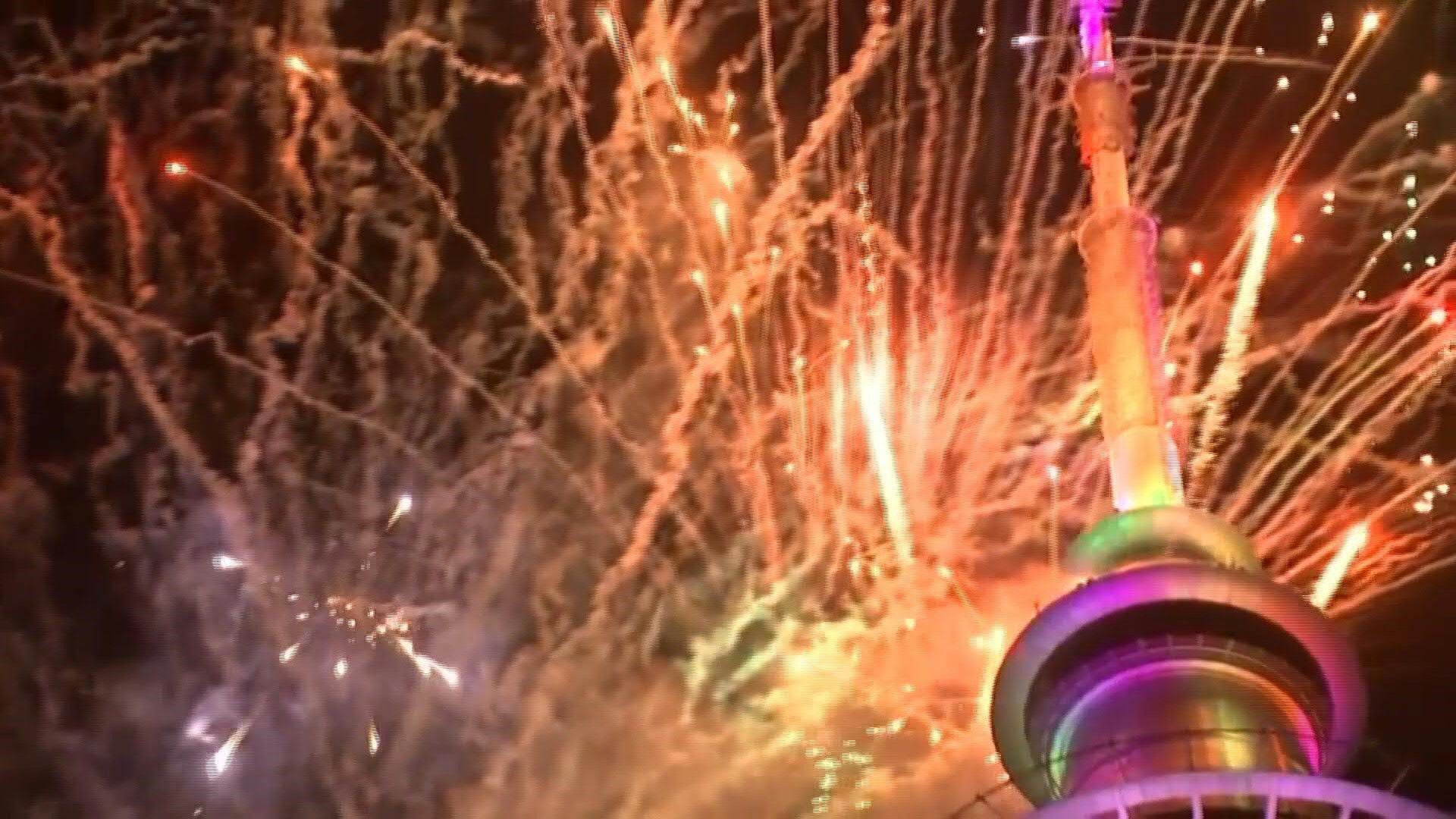 Neuseeland-begr-t-2025-mit-Feuerwerk