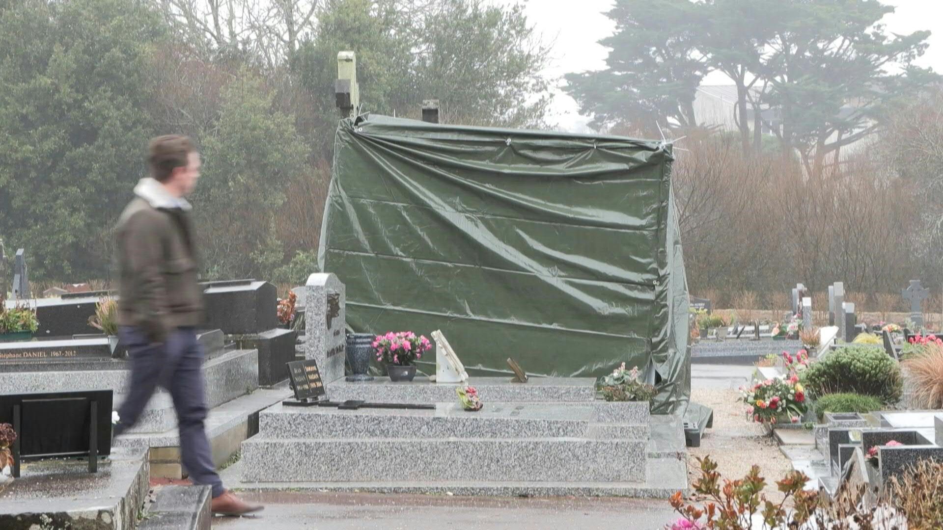 Jean-Marie Le Pen's grave covered with tarpaulin after being vandalised
