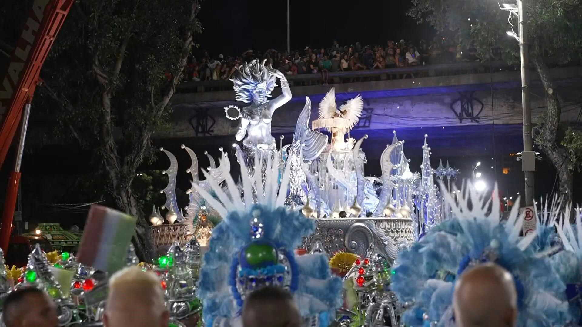 Second night of carnival celebrations in Rio (2)