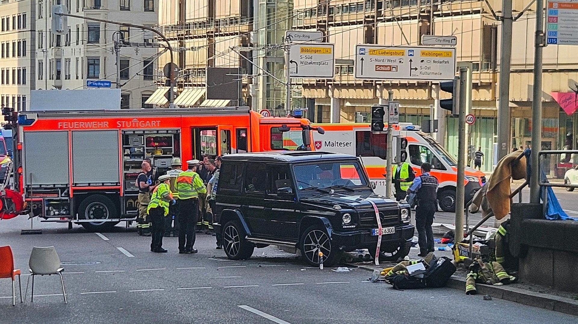 Stuttgart: Geländewagen fährt in Menschengruppe – eine Tote