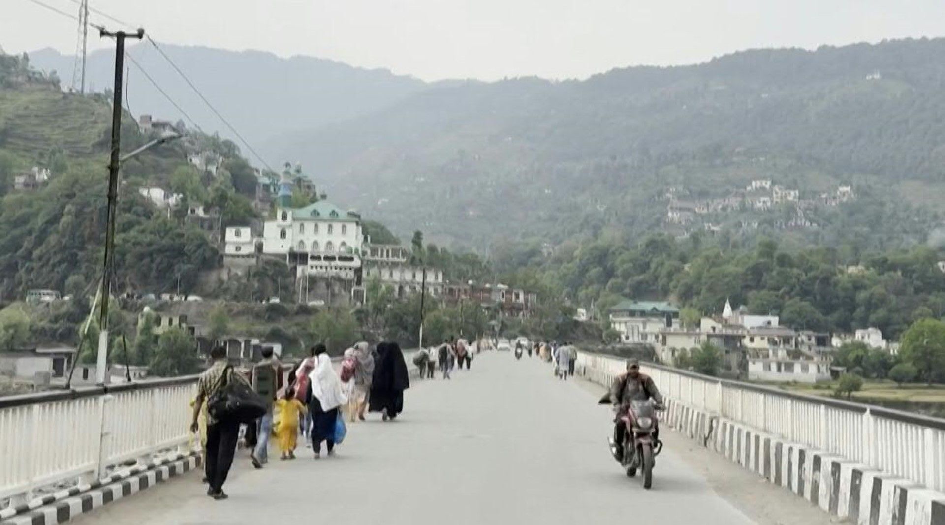 People flee Poonch as heavy shelling hits Indian border town