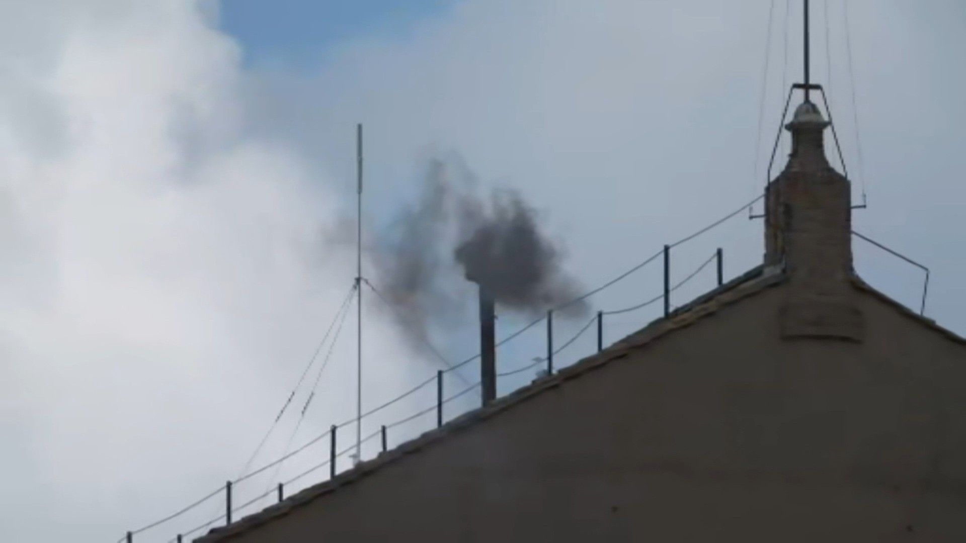 No pope chosen as black smoke billows from Vatican's Sistine Chapel