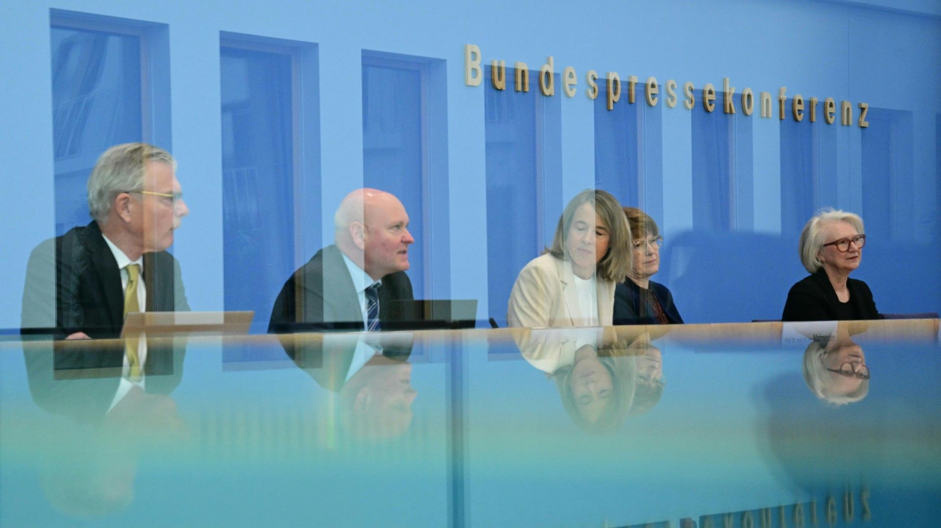 2025: Wirtschaftsweise senken Wachstumsprognose auf 0,0 Prozent