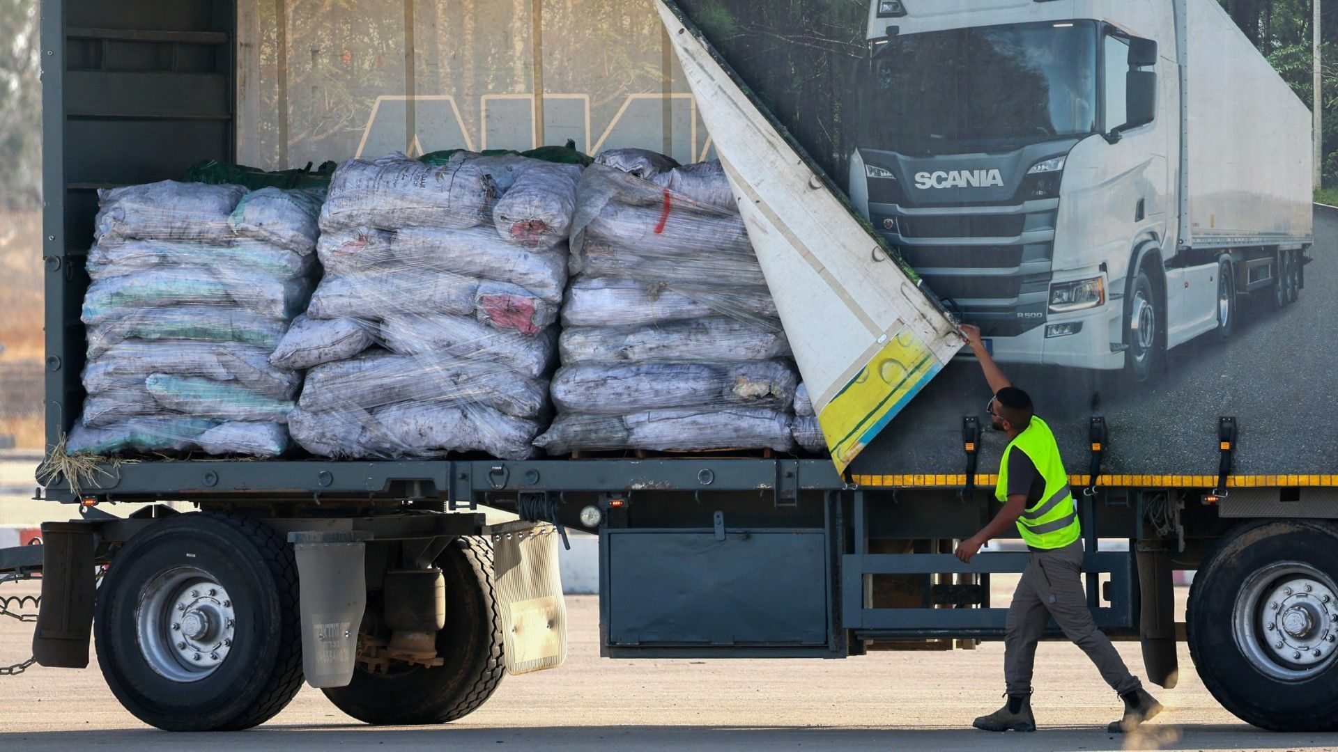 Israel: 100 weitere Lastwagen mit UN-Hilfsgütern im Gazastreifen eingetroffen