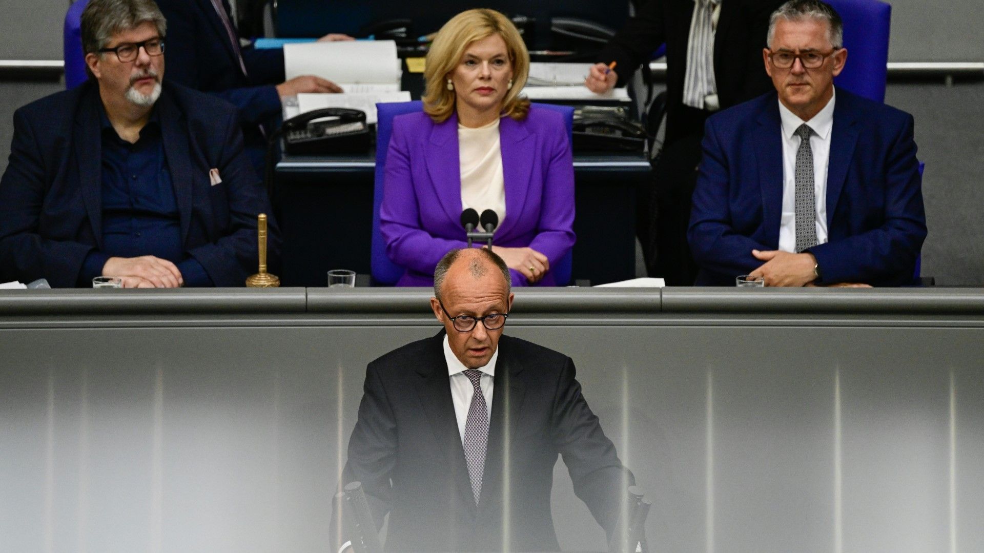 Merz weist Kritik an Ukraine-Kurs zurück: “Putin versteht nur Sprache der Stärke”