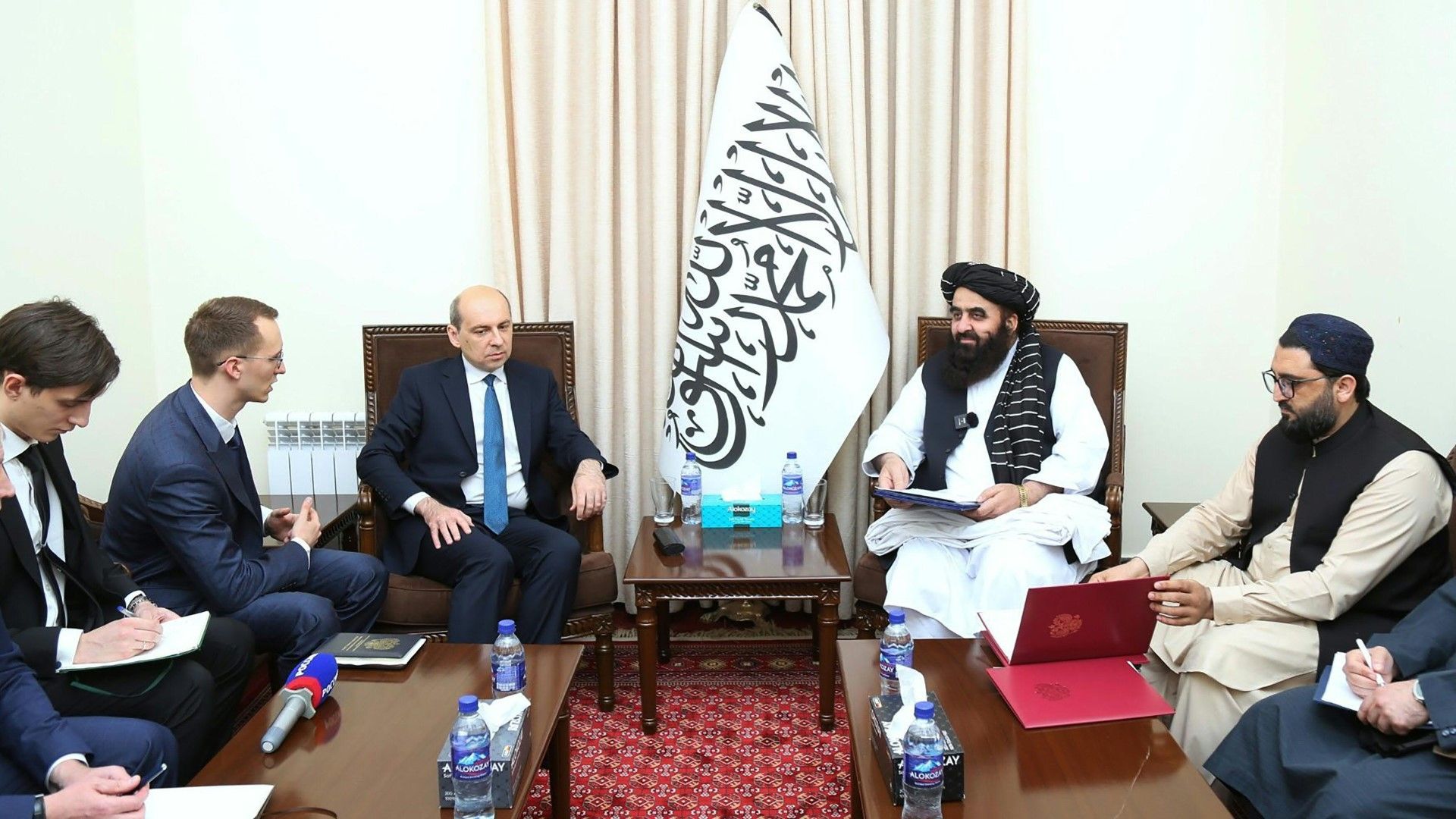 Afghanistan: Russland erkennt Taliban-Regierung offiziell an