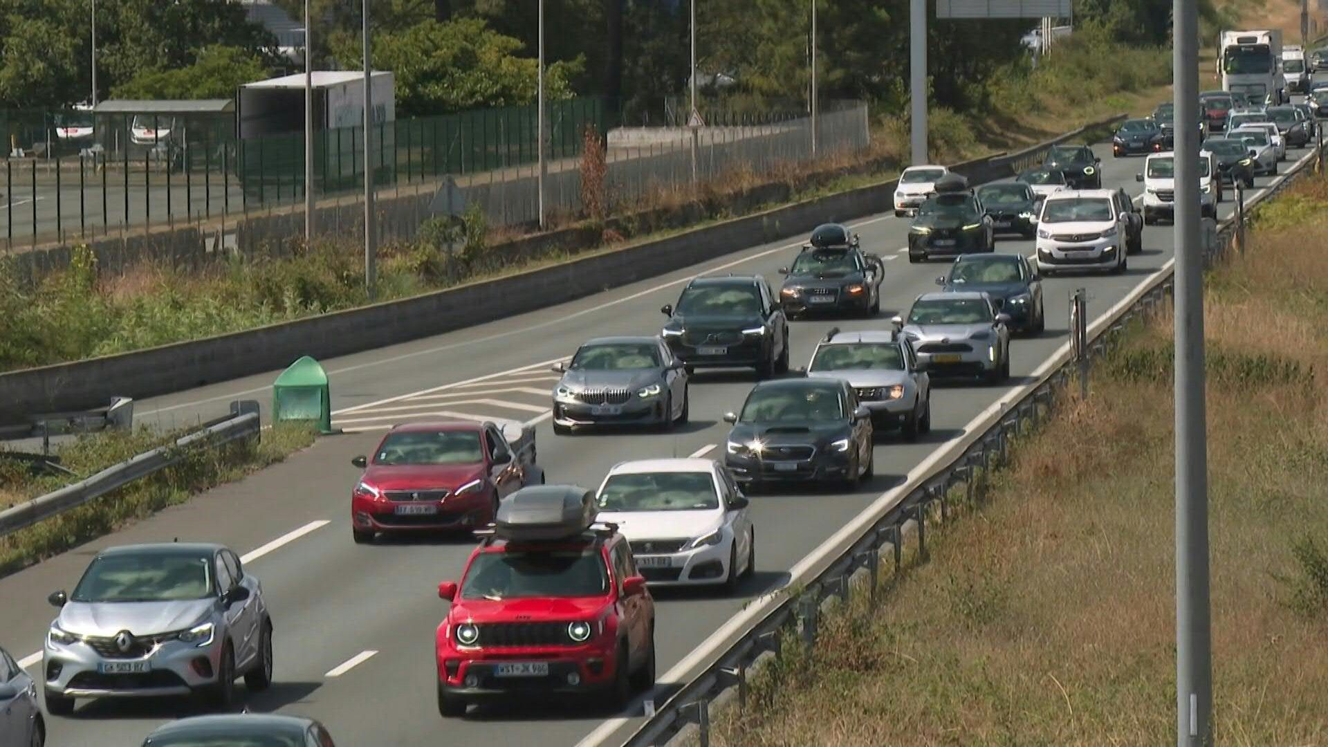 Video: Traffic congestion worsens on France's A63 motorway near Bordeaux