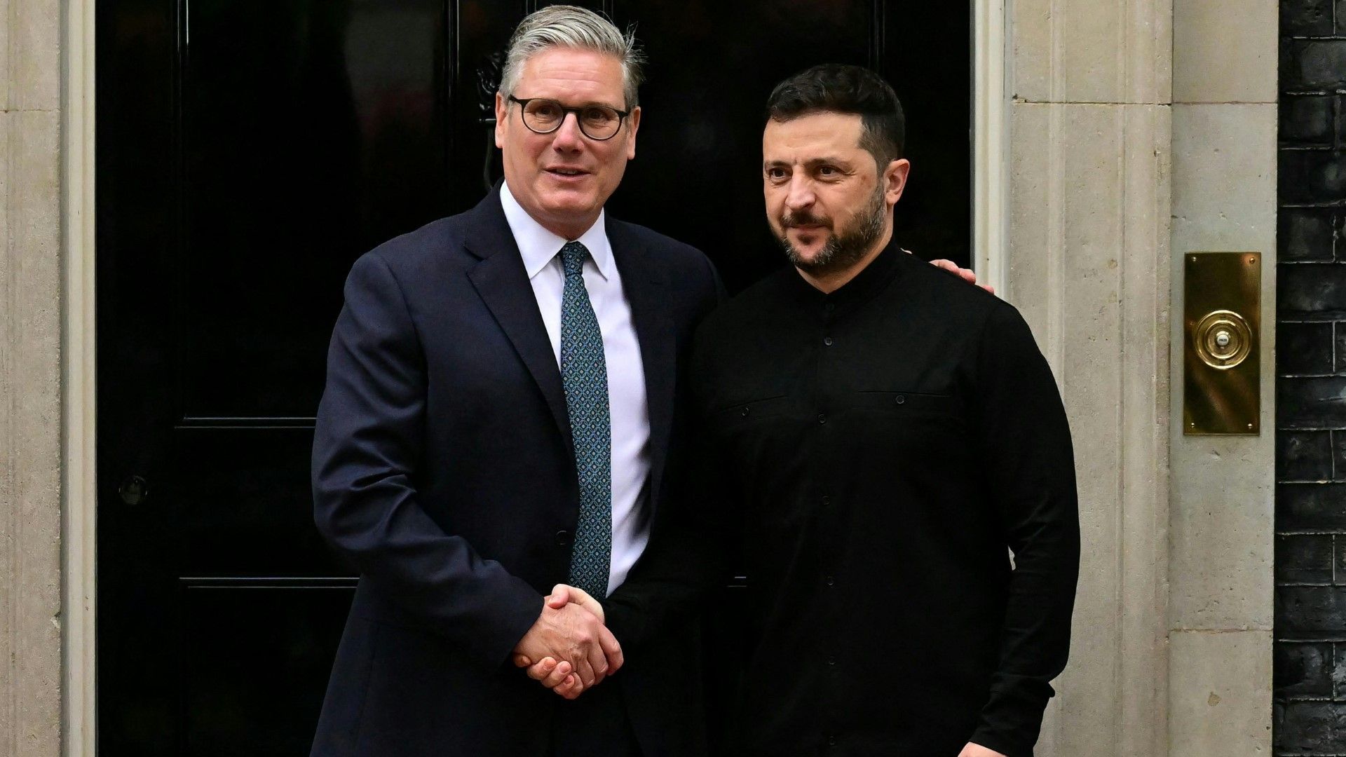 Vor Trump-Putin-Gipfel: Starmer trifft Selenskyj in London