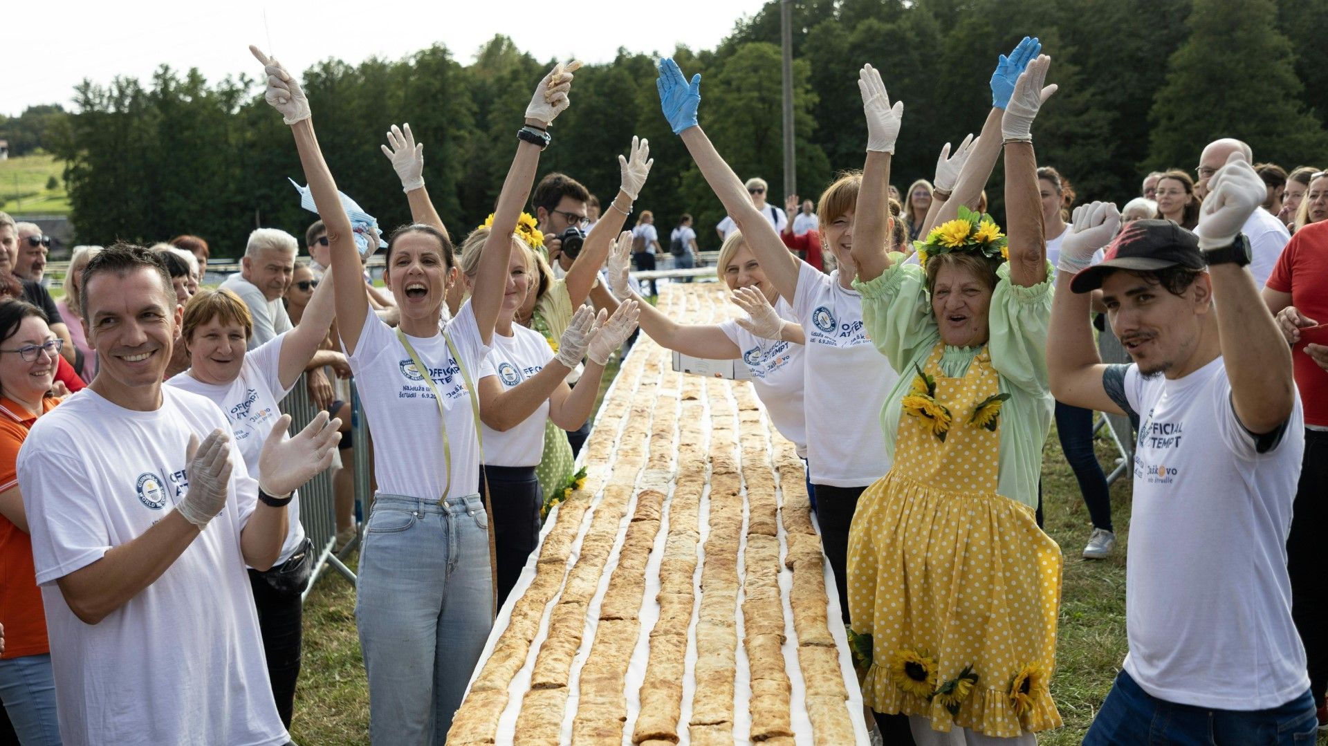 3,136 Kilometer: Kroatisches Dorf bäckt längsten Strudel der Welt