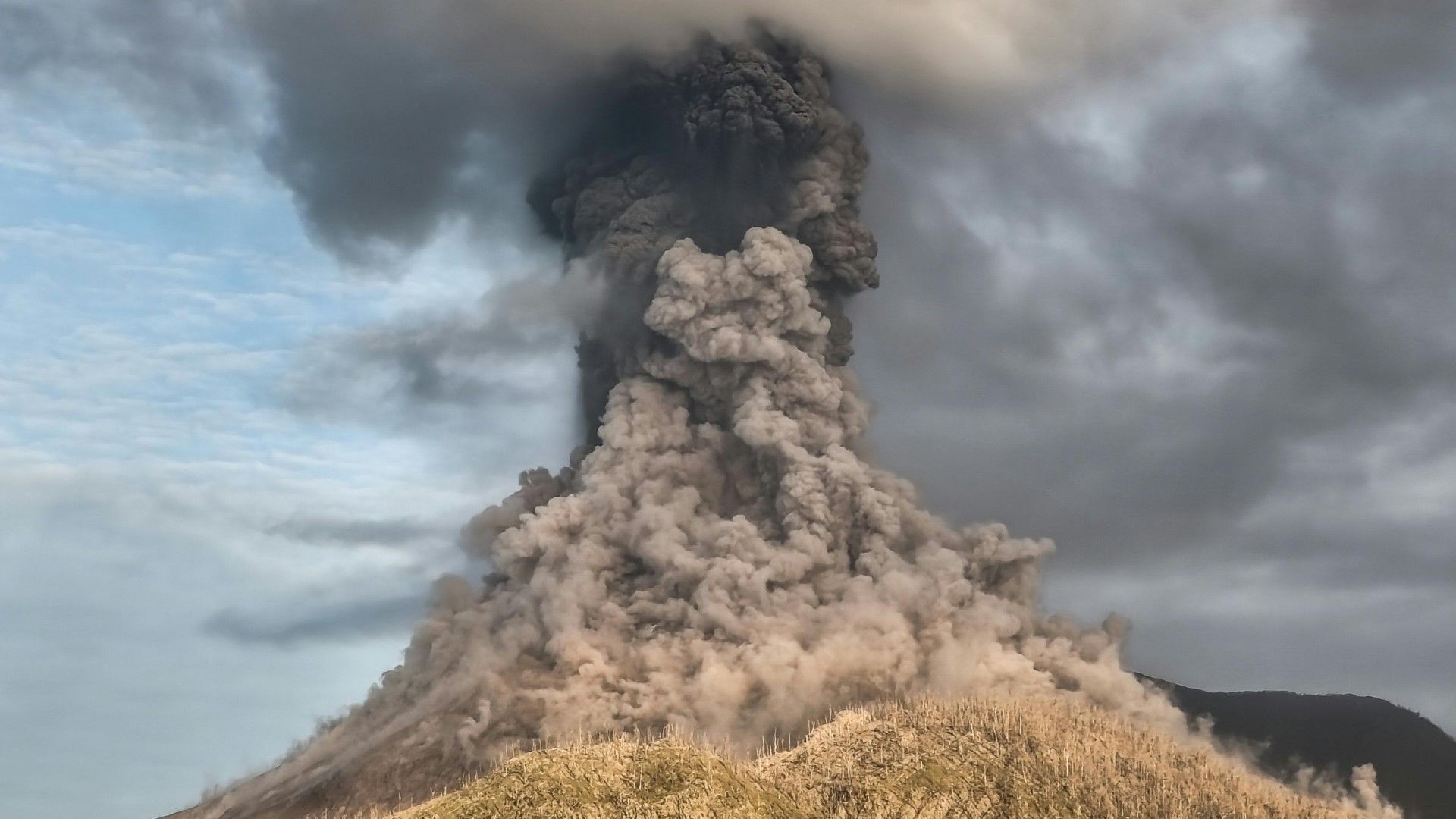 Höchste Warnstufe nach Vulkanausbruch in Indonesien