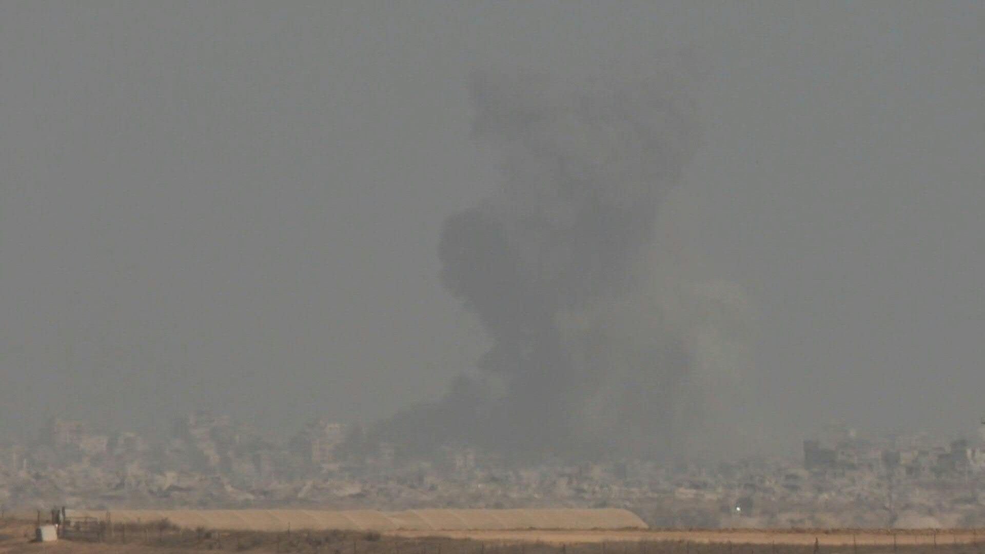 Columnas de humo se elevan desde Gaza en medio de las operaciones israelíes en curso