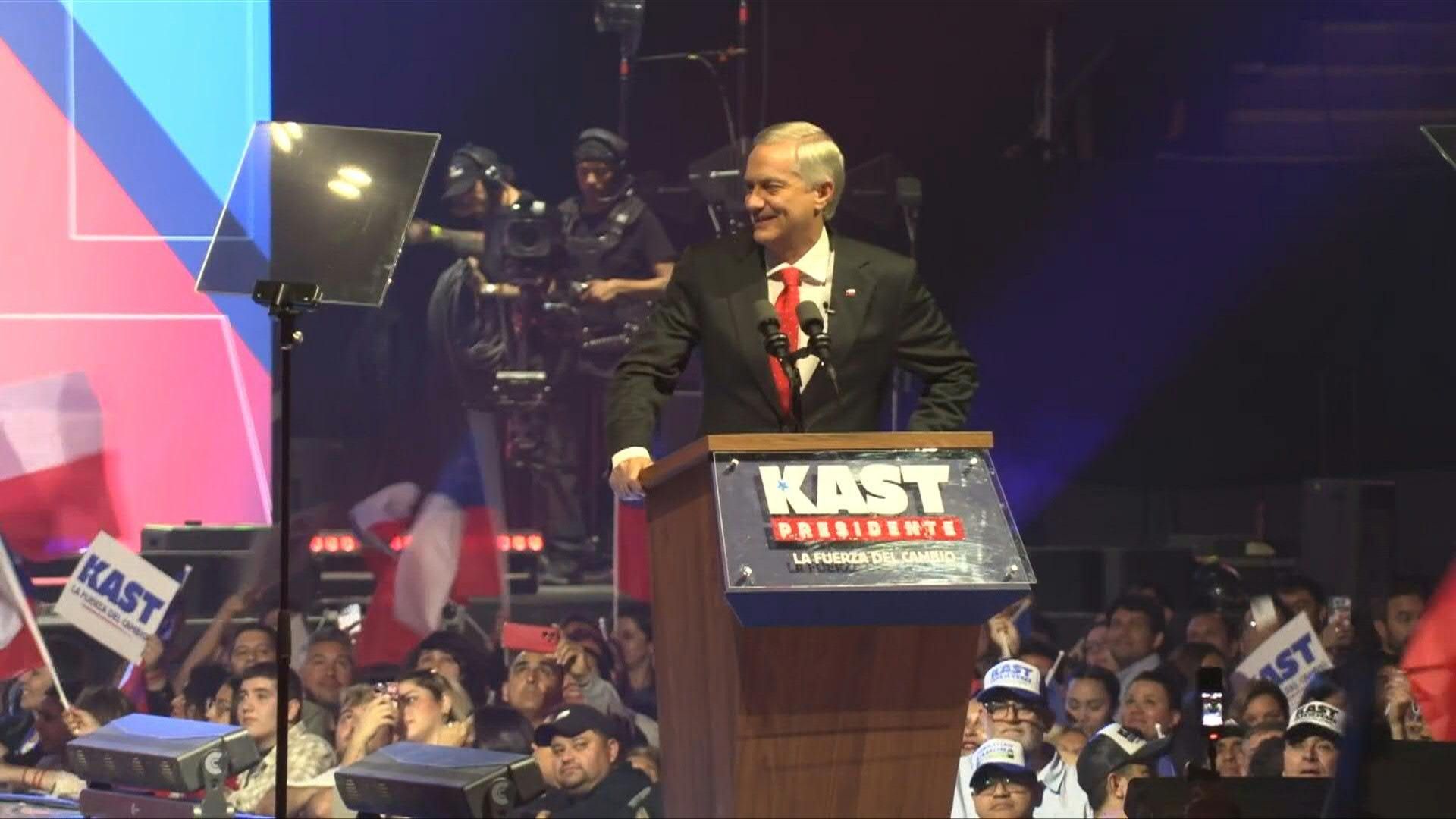 Video: Chile's presidential candidate Jose Antonio Kast arrives to closing campaign rally
