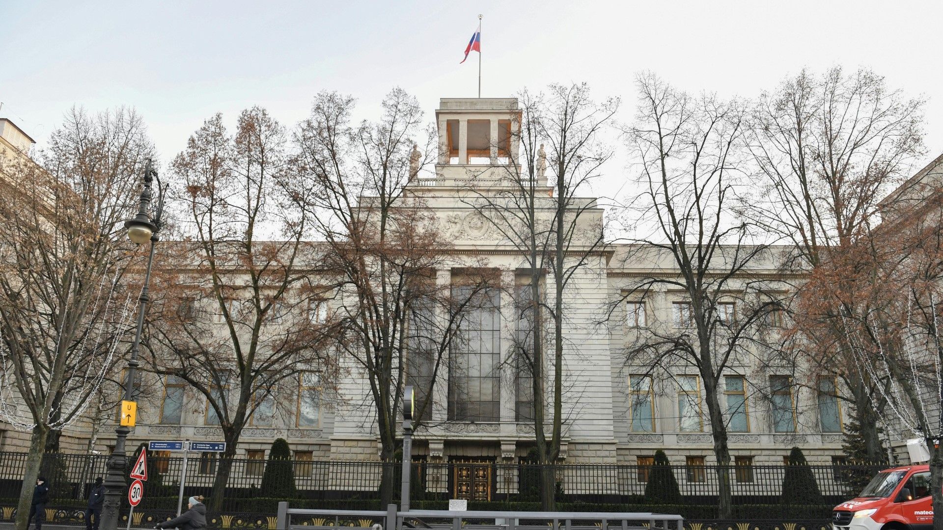 Cyberangriff und Desinformation: Berlin bestellt russischen Botschaftrussian embassyer ein