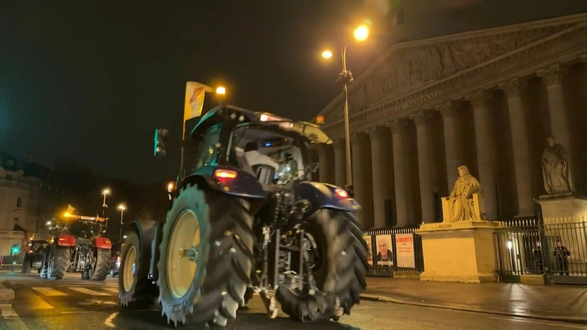 Fuming-French-farmers-leave-after-camping-out-in-Paris