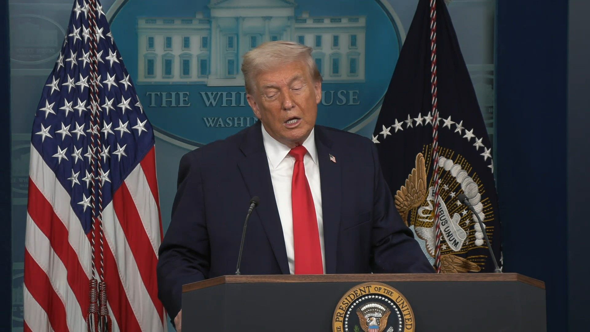 Video: France's Macron, UK's Starmer 'got to straighten out their countries': Trump