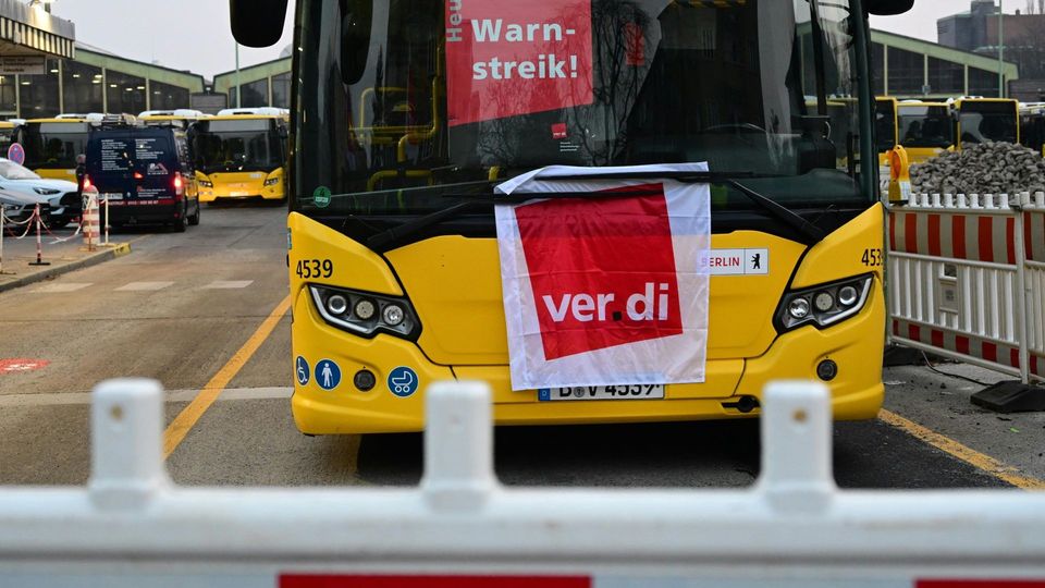 Bundesweite Streiks im Nahverkehr am Montag
