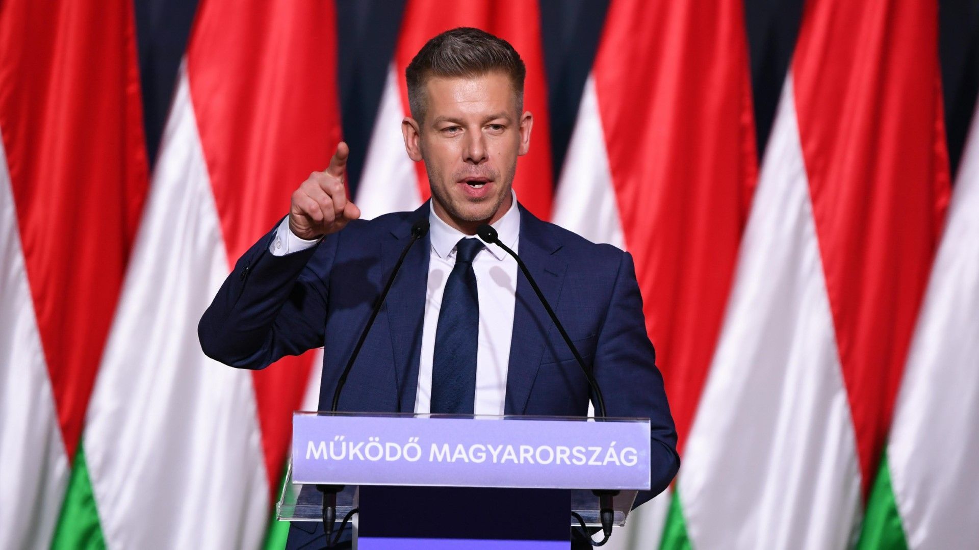 Video: Wahl in Ungarn: Opositionsführer Magyar wirft Orban Korruption vor