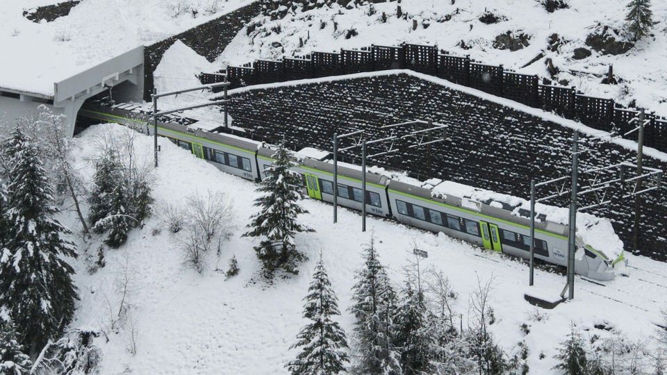 Zug entgleist nach Lawine: Fünf Verletzte in der Schweiz