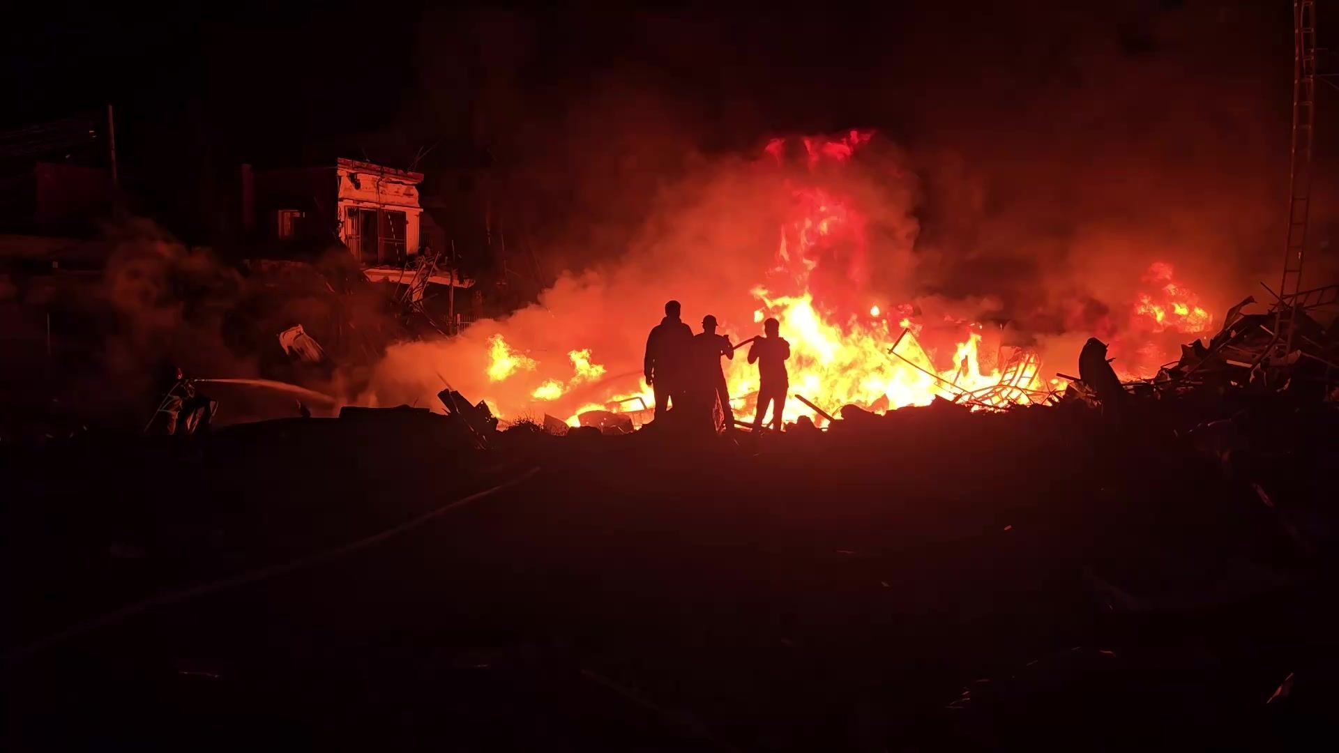Video: Firefighters battle blaze after Israeli strike on Tyre in southern Lebanon